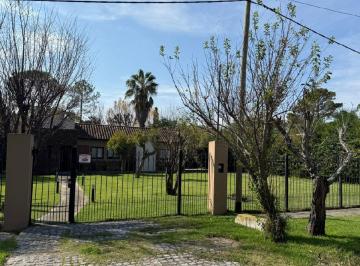 Casa de 5 ambientes, Ensenada · Casa 3 Dorm. Quincho y Pileta. ubicada en Calle 17 Entre 54 y 60, Villa del Plata