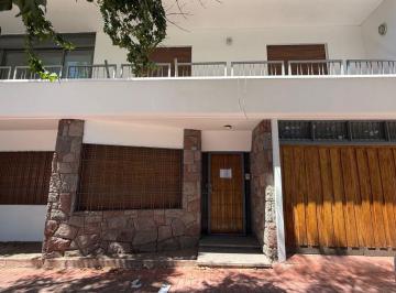 Casa de 12 ambientes, Ciudad de Mendoza · Vendemos Amplia Casa en La Quinta Seccion