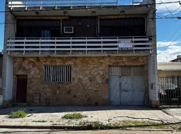 Bodega-Galpón · 375m² · 3 Ambientes · Galpón y PH 3 Ambientes Sobre Lote Propio. Venta en Block.