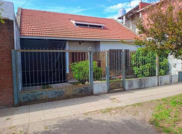 Casa de 3 ambientes, Quilmes · Quilmes Amoedo 3870 Apto Credito Bancario