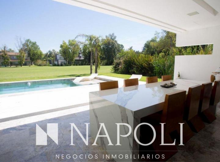 Casa · 250m² · 5 Ambientes