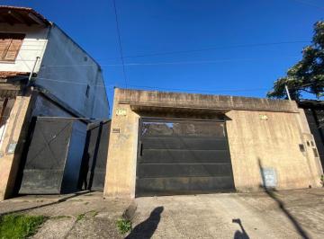 Casa · 350m² · 3 Ambientes · 1 Cochera · Propiedad de 350 m² con Multiples Posibilidades de Desarrollo