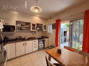 Casa · 90m² · 4 Ambientes · 1 Cochera · Venta Duplex 4 Ambientes en Villa Sarmiento Apto Credito