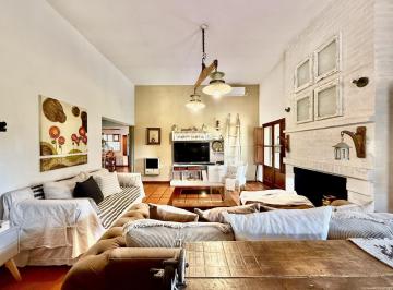 Casa · 285m² · 9 Ambientes · 3 Cocheras · Casa en Venta de 3 Dorm. en Barrio Quintas de Italia