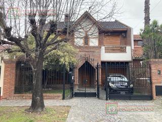 Casa · 210m² · 4 Ambientes · 2 Cocheras · Casa en Turdera