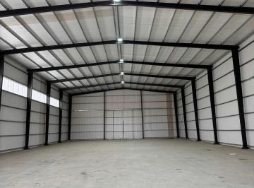 Bodega-Galpón · 600m² · 3 Ambientes · Alquiler de Galpón de 600 m² en Cordoba Capital Polo 52