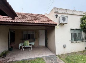 Casa · 102m² · 3 Ambientes · 6 Cocheras · Casa 3 Amb en Venta en R. Calzada