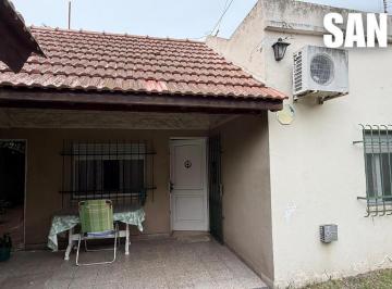 Casa · 102m² · 3 Ambientes · 6 Cocheras · Casa 3 Amb en Venta en R. Calzada