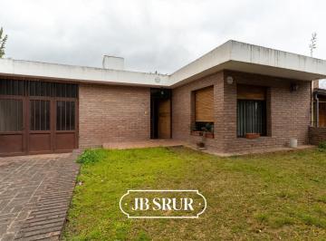 Casa · 138m² · 7 Ambientes · 1 Cochera · Casa en Venta en Barrio Parque Vélez Sarsfield de 4 Dorm.