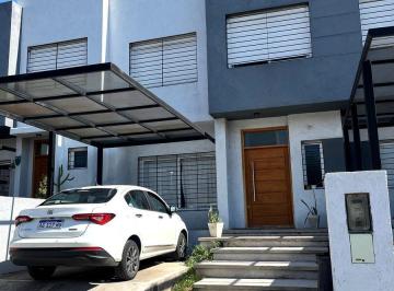 Casa · 125m² · 4 Ambientes · Casa 3 Dorm. Miradores II Manantiales