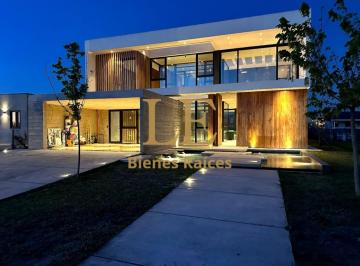 Casa · 350m² · 5 Ambientes · 5 Cocheras · Venta de Casa en El Naudir