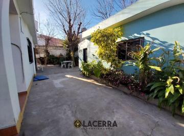 Casa · 75m² · 4 Ambientes · 1 Cochera · Casa en Jose Leon Suarez
