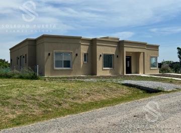 Casa · 194m² · 4 Ambientes · Casa en Venta en Medal Country Club Acepta Permuta