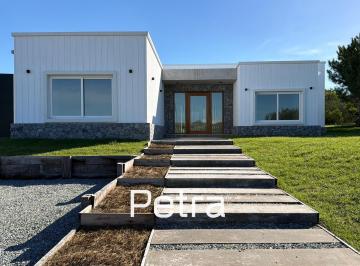Casa · 236m² · 5 Ambientes · Casa en Venta en Costa Esmeralda
