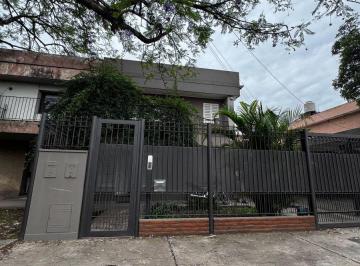 Casa de 6 ambientes, San Miguel de Tucumán · Duplex Barrio El Bosque