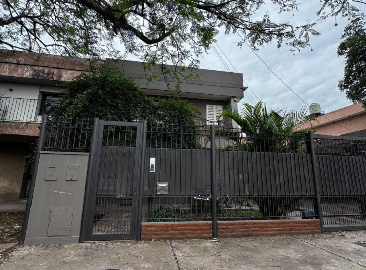 Casa · 145m² · 6 Ambientes · 2 Cocheras