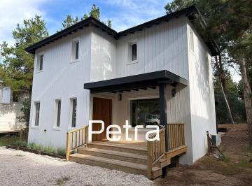 Casa · 165m² · 5 Ambientes · Casa en Venta en Costa Esmeralda - 4 Habitaciones - Fondo Libre