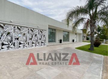 Casa de 12 ambientes, Santo Tomé · Oportunidad de Hermosa Casa en Country, Aires del Llano