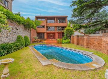 Casa · 445m² · 6 Ambientes · 4 Cocheras · Gran Chalet en Barrio Stella Maris