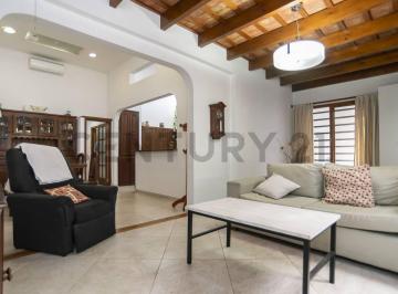 Casa · 300m² · 5 Ambientes · 3 Cocheras · Casa en Venta en La Plata San Carlos 3 Dorm.