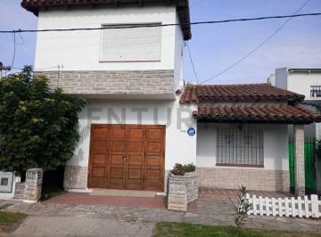 Casa · 98m² · 5 Ambientes · Casa en Villa Castells, Gonnet – Excelente Ubicación y Rápida Conexión