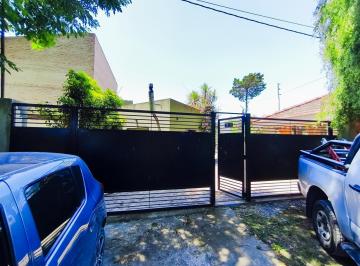 Casa · 130m² · 5 Ambientes · 2 Cocheras · Casa en Villa Parque Sicardi
