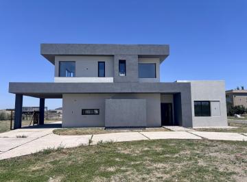 Casa · 147m² · 4 Ambientes · 2 Cocheras · Venta Casa San Sebastian Area 11 - 4 Ambientes en 2 Plantas