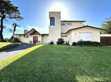 Foto1 · Excelente Casa en Venta de 5 Dorm. en Playa Mansa, Punta del Este