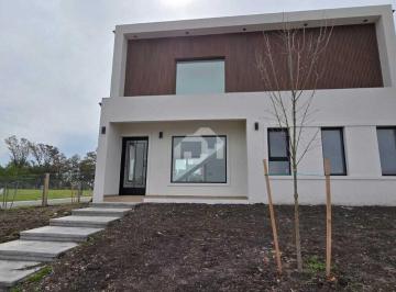Casa · 170m² · 4 Ambientes · 2 Cocheras · Casa en Venta en Santa Sofía, Pilar del Este, Pilar