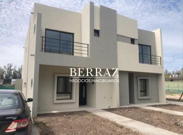 Casa · 118m² · 4 Ambientes · 2 Cocheras · Duplex Venta 3 Dorm. Barrio Springpark Pilar Lote de 200 m² Pilar