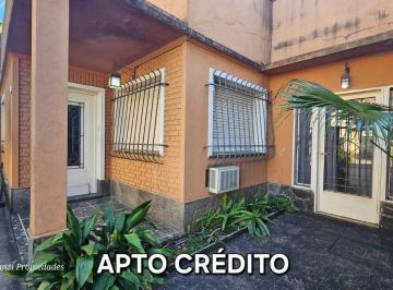 Casa · 115m² · 4 Ambientes · 1 Cochera · Venta Casa 4 Amb 190 m² en Caseros, con Garaje