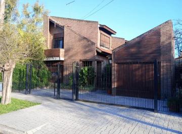 Casa · 153m² · 4 Ambientes · Excelente Propiedad en Pilar Centro con Pileta