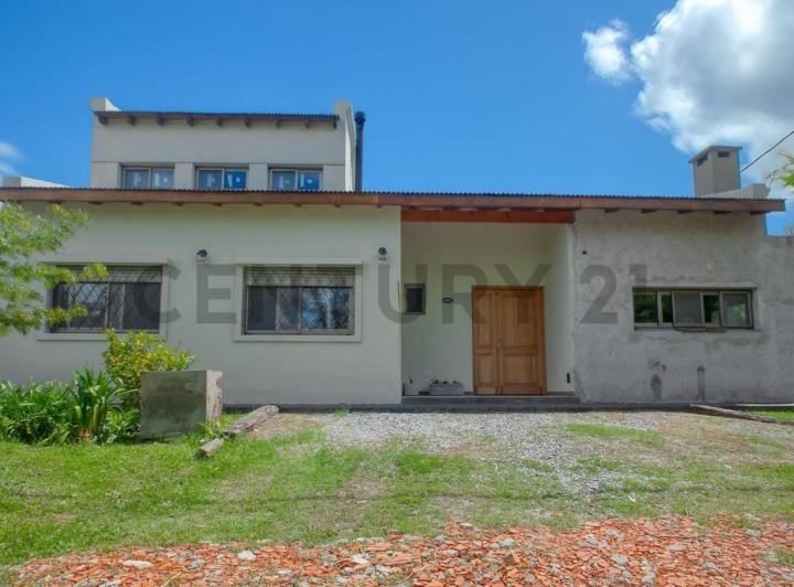 Casa · 140m² · 5 Ambientes · 2 Cocheras