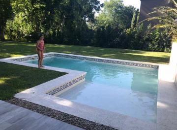 Casa de 4 ambientes, Ituzaingó · Alquiler Casa en Zona Central de Country Los Pingüinos