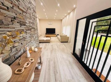 Casa de 4 ambientes, Ituzaingó · Alquiler Casa en Zona Central de Country Los Pingüinos