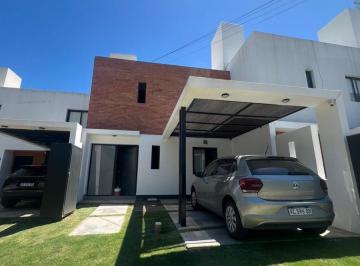 Casa · 170m² · 4 Ambientes · 1 Cochera · Duplex en Venta 3 Dorm Villa Rivera Indarte