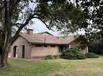 Casa · 300ha · 4 Ambientes · 2 Cocheras · Casa Quinta en Venta 4 Ambientes con Pileta Moreno