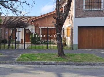 Casa · 252m² · 5 Ambientes · 2 Cocheras · Casa en Venta 6 Ambientes a Refaccionar Ituzaingó Centro