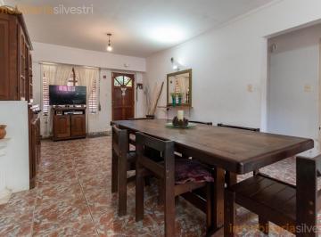 Casa · 70m² · 3 Ambientes · 1 Cochera · 138 Bis Entre 516 y 517 Las Quintas, La Plata - Casa de Dos Dorm. en Venta