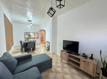 Casa · 119m² · 3 Ambientes · 1 Cochera · Venta Casa 3amb Cochera Terraza Quincho Avellaneda