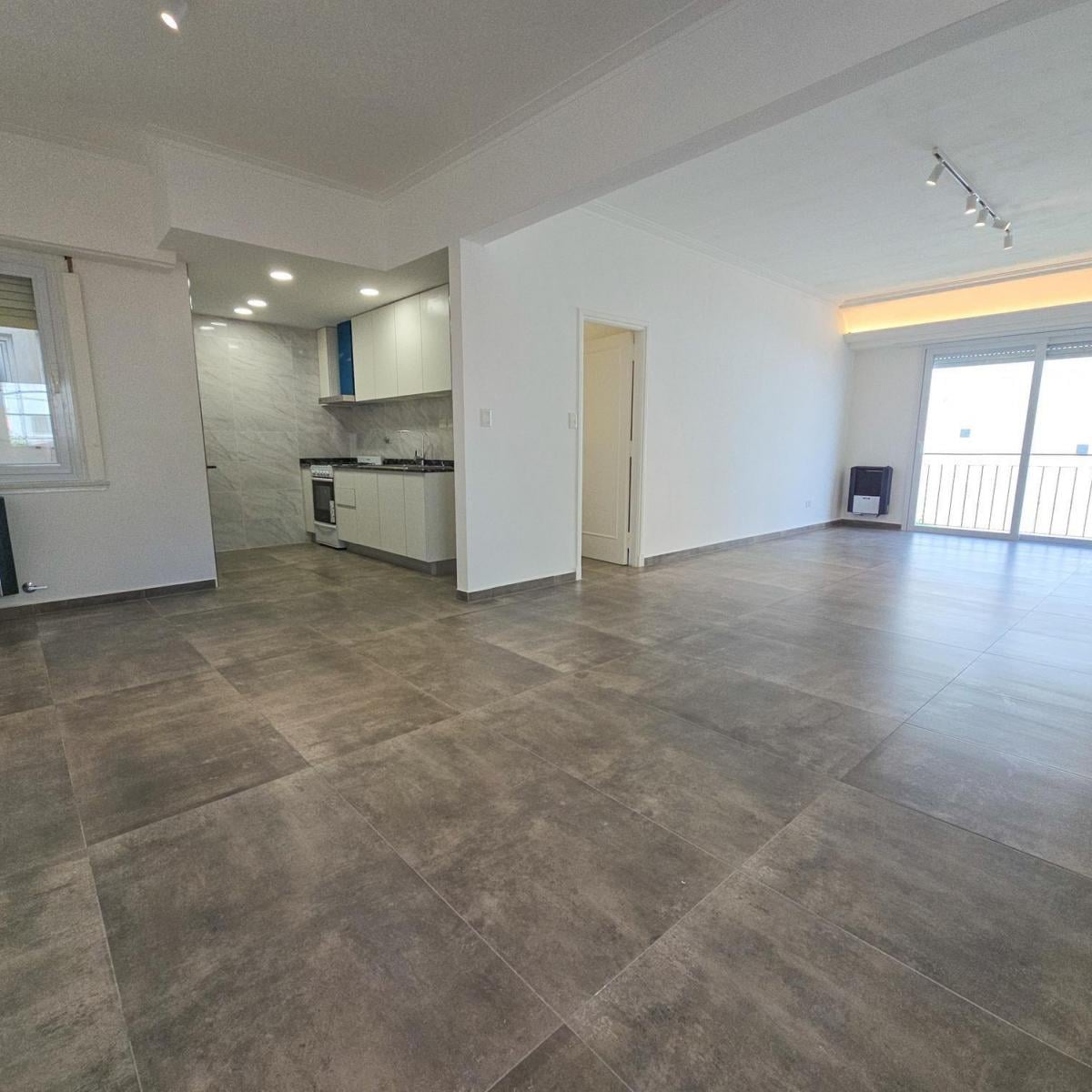 Departamento tresambientes. Reciclado a nuevo. 98m2.