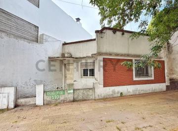 Casa · 100m² · 4 Ambientes · Venta de Casa en Lote Propio – Diag. 110 Entre Plaza Sarmiento (19 y 66) y 67, La Plata