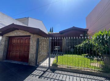 Casa · 3 Ambientes · 1 Cochera · Casa en Ramos Mejia