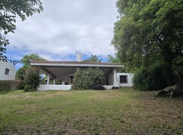 Casa · 900m² · 5 Ambientes · 1 Cochera · Vendo Hermosa Casa de 2 Dorm. en San Alfonso Villa Allende!
