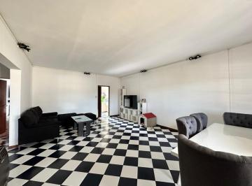 Casa · 200m² · 6 Ambientes · 2 Cocheras · Casa Multifamiliar en Venta Aldo Bonzi