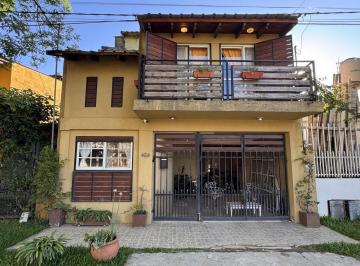 Casa · 127m² · 4 Ambientes · 1 Cochera · Casa 3 Dorm. en Venta en Colón Entre Ríos