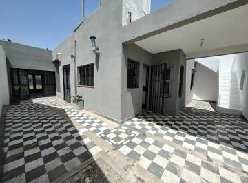 Casa · 148m² · 4 Ambientes · 1 Cochera · Casa Venta 3 Dorm. Parque Apto Credito Oportunidad