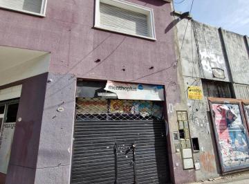 Local comercial , Flores · Local Sobre Av Directorio 2800 Casi Esquina