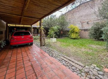 Casa · 294m² · 3 Ambientes · 1 Cochera · Venta Casa de Dos Dorm. y Patio en Fisherton.