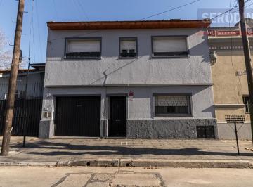 Frente · Casa y Departamento en Bernal